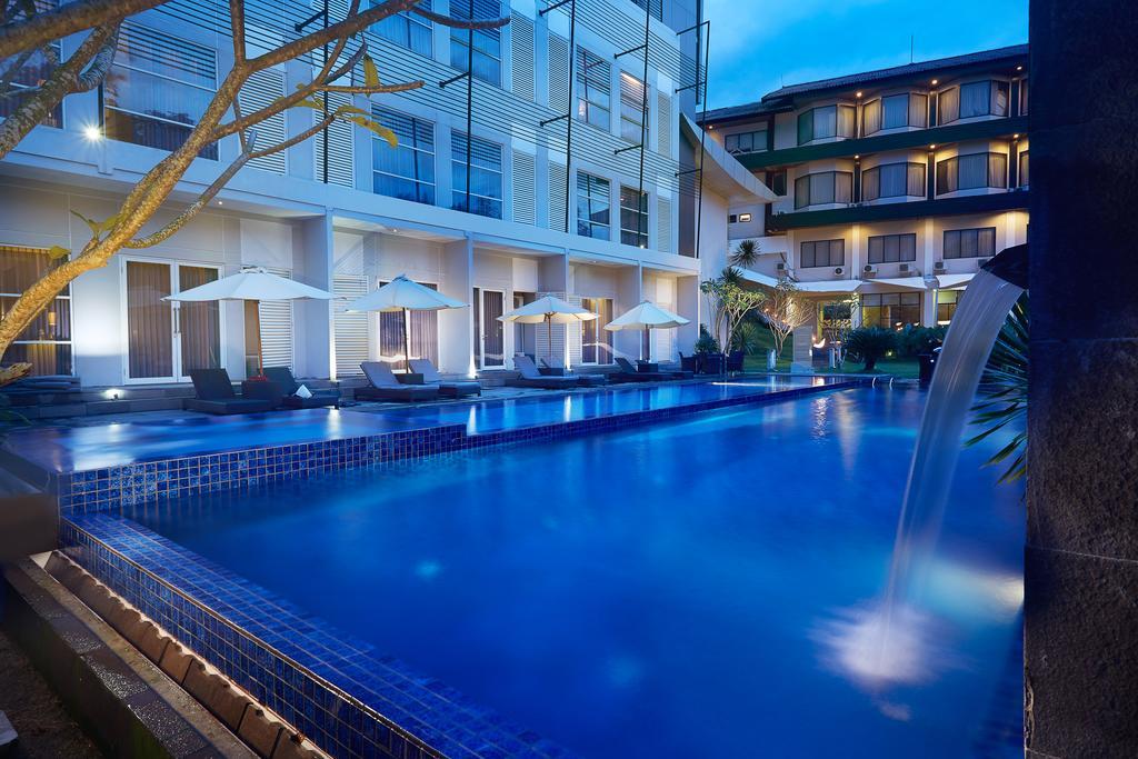 Grand Kecubung Hotel Пангкалан-Бун Екстер'єр фото